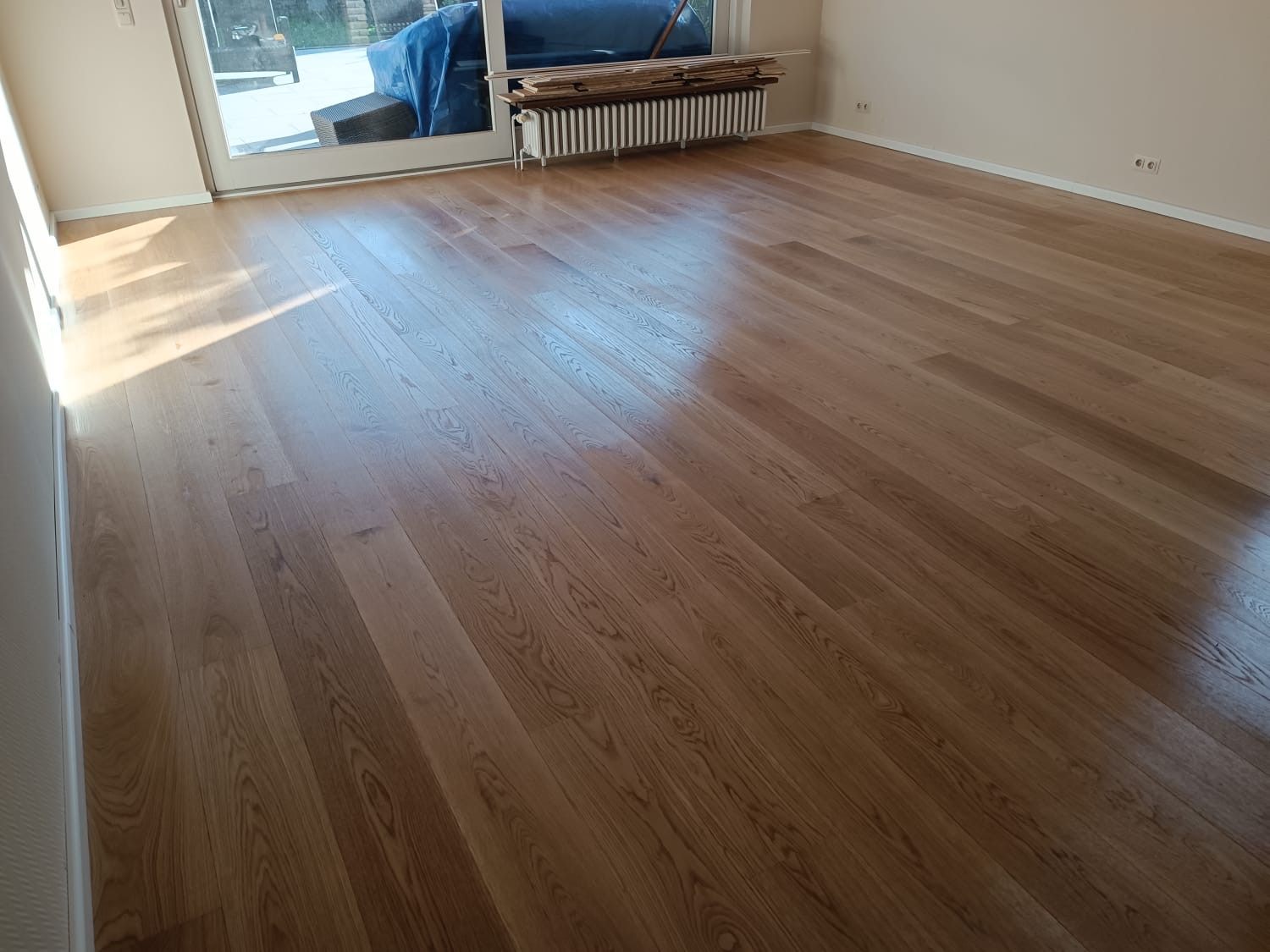 Fertig verlegter und versiegelter Holzboden - Ergebnis von Plucci Parkett